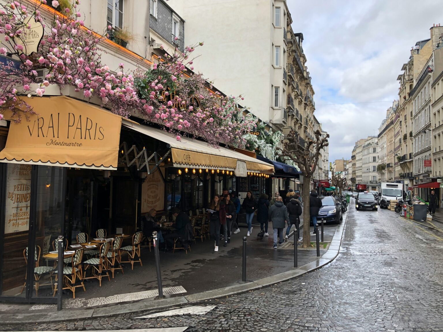 Widespread Blackout Strikes Paris