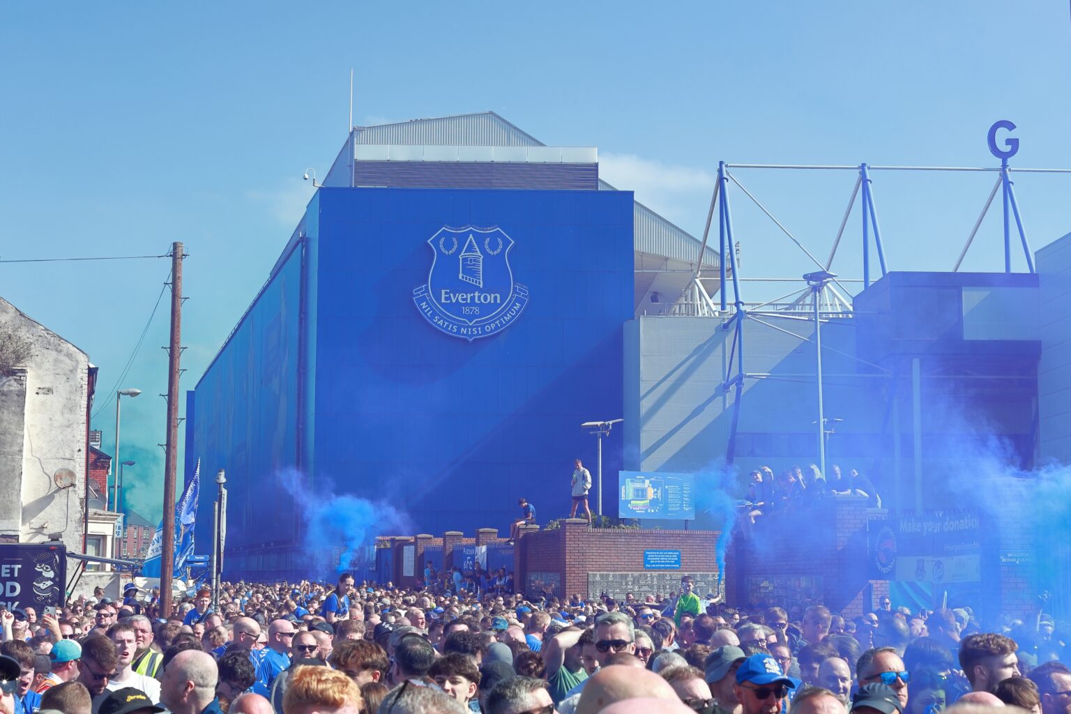 Idrissa Gueye Applauded by Everton Teammates After Apologising for Slapping Michael Keane