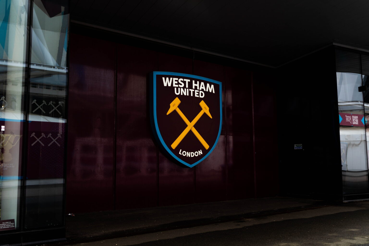 Castellanos Extra-Time Header Sends West Ham Past QPR and Eases Pressure on Nuno